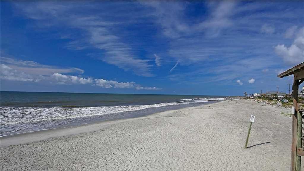 23 Center St - Sunny Side Down - Downstairs Apartment Folly Beach Bagian luar foto