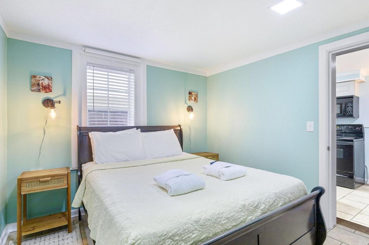 23 Center St - Sunny Side Down - Downstairs Apartment Folly Beach Bagian luar foto