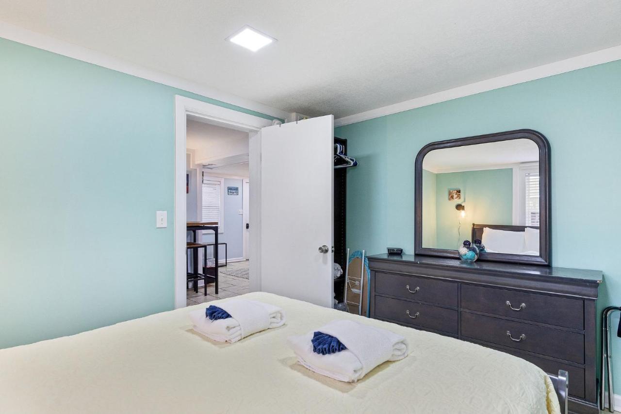 23 Center St - Sunny Side Down - Downstairs Apartment Folly Beach Bagian luar foto