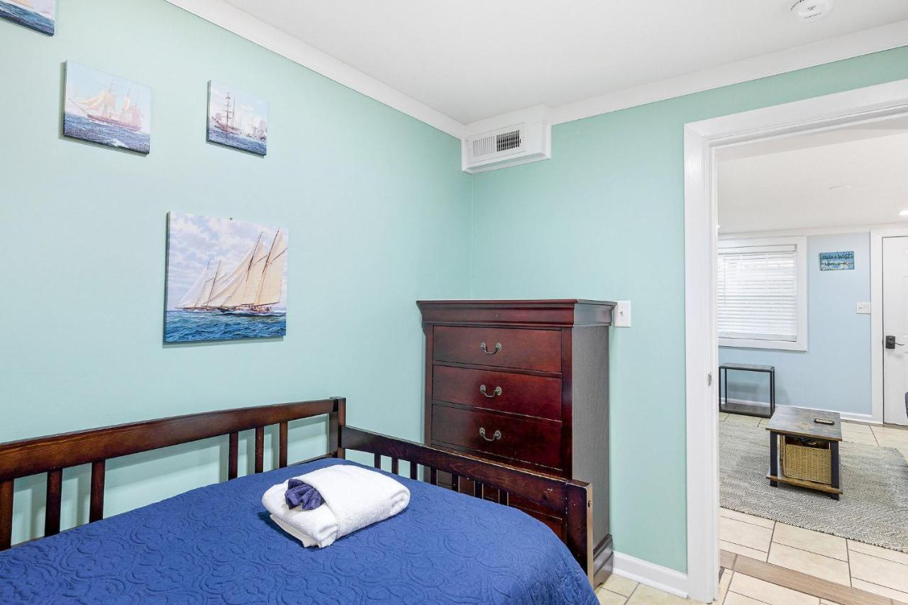23 Center St - Sunny Side Down - Downstairs Apartment Folly Beach Bagian luar foto