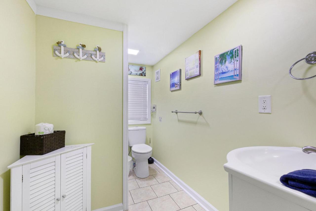 23 Center St - Sunny Side Down - Downstairs Apartment Folly Beach Bagian luar foto