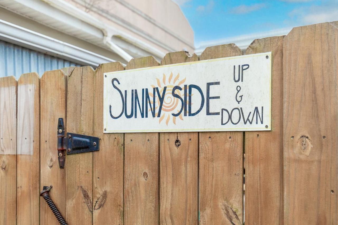 23 Center St - Sunny Side Down - Downstairs Apartment Folly Beach Bagian luar foto