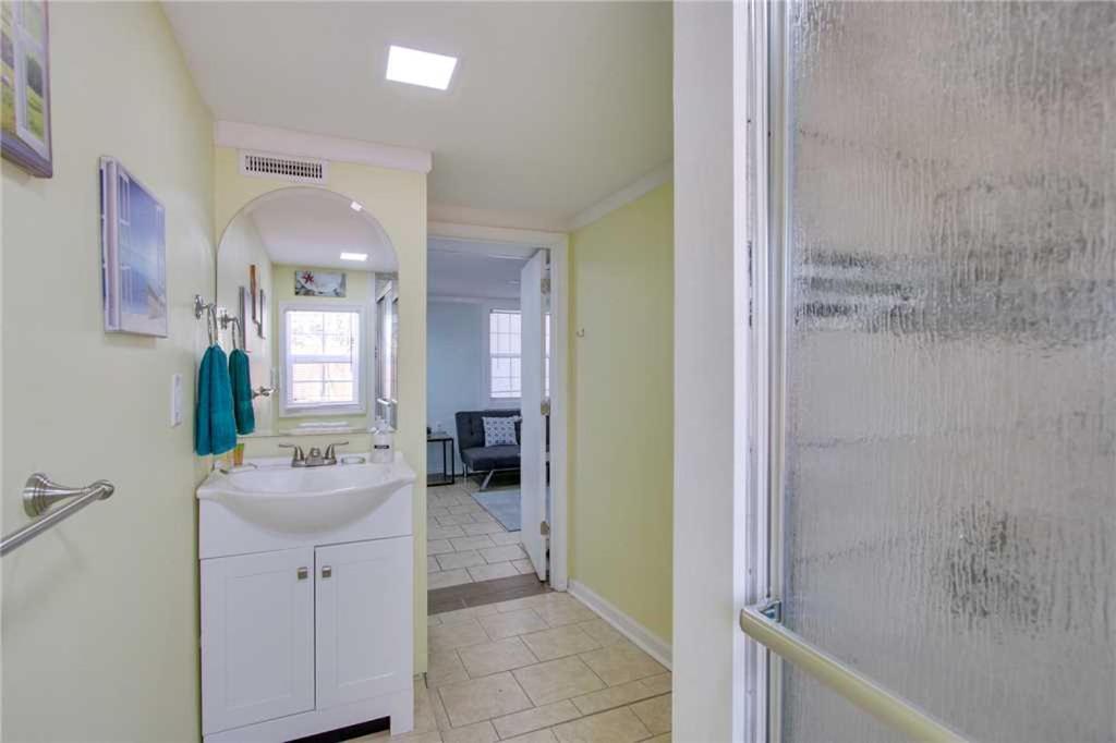 23 Center St - Sunny Side Down - Downstairs Apartment Folly Beach Ruang foto