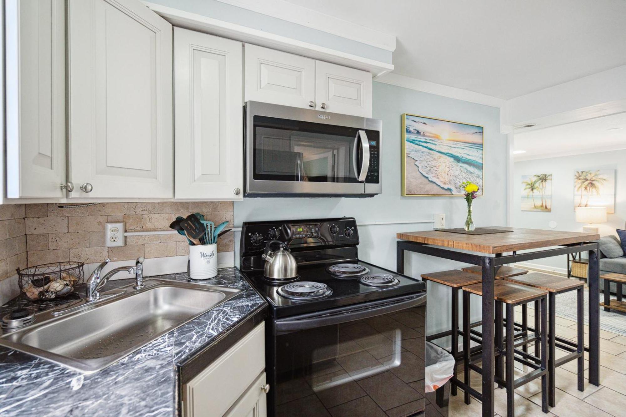 23 Center St - Sunny Side Down - Downstairs Apartment Folly Beach Bagian luar foto