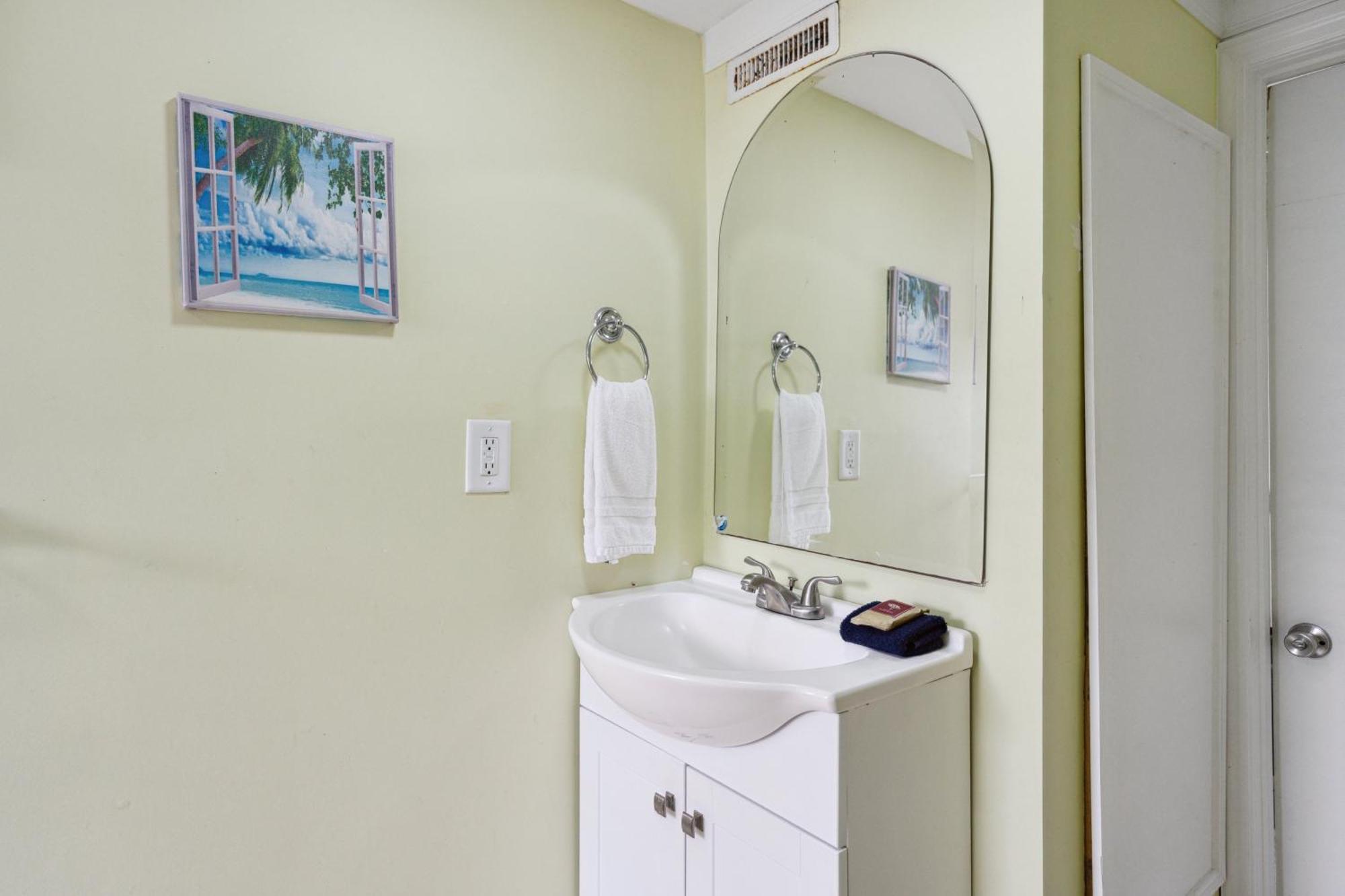 23 Center St - Sunny Side Down - Downstairs Apartment Folly Beach Bagian luar foto