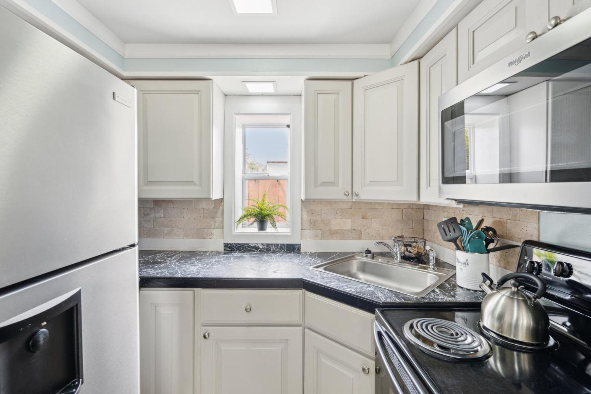 23 Center St - Sunny Side Down - Downstairs Apartment Folly Beach Bagian luar foto